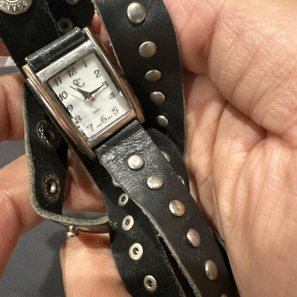 *Working* Cc Japan Movt Watch with extra-long Black Leather band For‎ Women